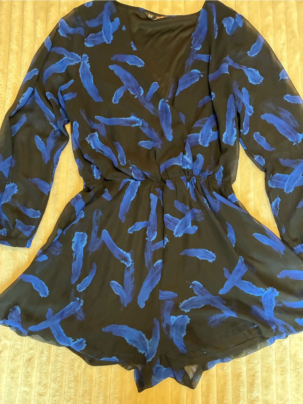 🖤 Express Faux Wrap Romper – Black with Blue Feather Print (Size L)